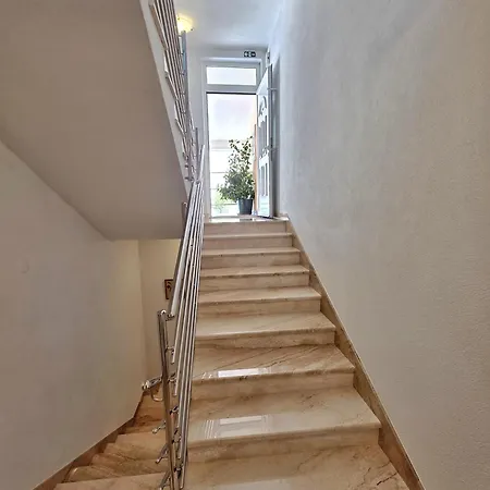 Cosy 1 Bedroom For 3 With Free Parking ماكارسكا