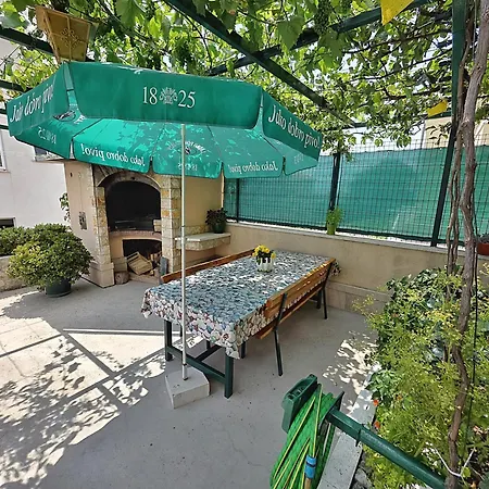 Apartment Cosy 1 Bedroom For 3 With Free Parking Makarska