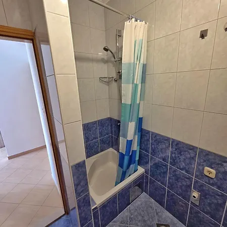 Cosy 1 Bedroom For 3 With Free Parking Apartment *