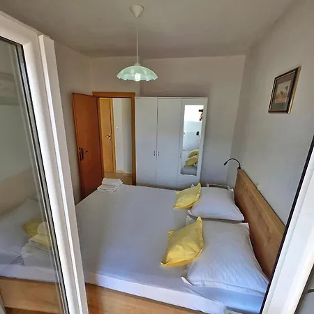 Cosy 1 Bedroom For 3 With Free Parking Apartment Makarska