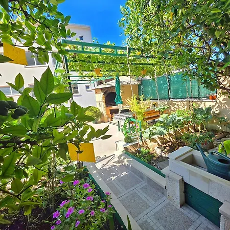 Cosy 1 Bedroom For 3 With Free Parking Apartment Makarska
